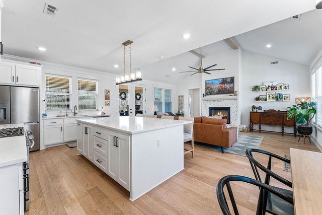 1 Burwell Drive, Bella Vista, AR 72714