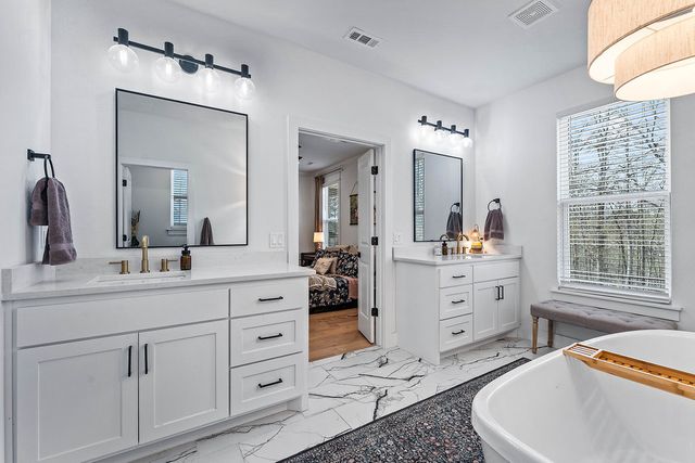 1 Burwell Drive, Bella Vista, AR 72714