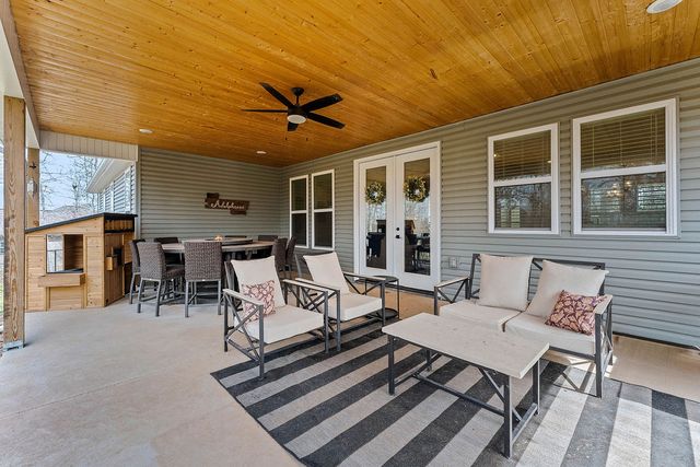 1 Burwell Drive, Bella Vista, AR 72714