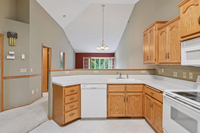 5550 Nathan Lane N 1, Plymouth, MN 55442