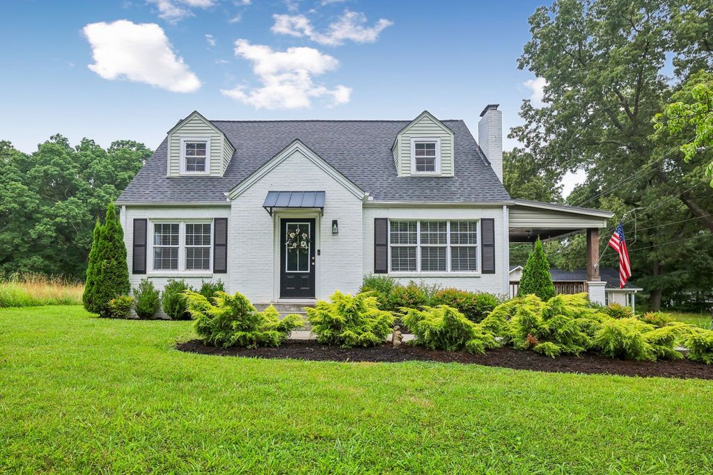 810 W Lincoln St, Tullahoma, TN 37388