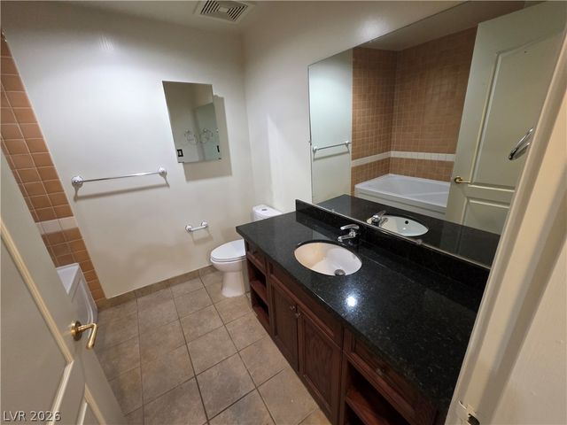 30 Strada Di Villaggio 631, Henderson, NV 89011