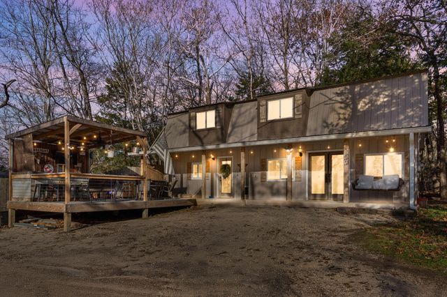 987 Gobblers Mountain Road, Reeds Spring, MO 65737