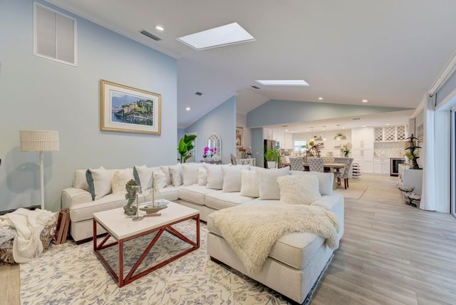 2558 Monaco Terrace, Palm Beach Gardens, FL 33410