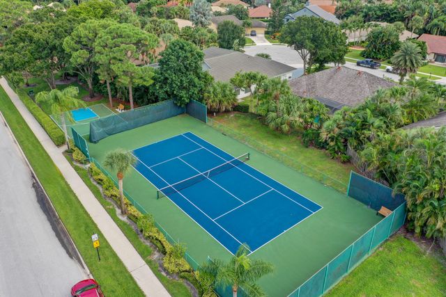 2558 Monaco Terrace, Palm Beach Gardens, FL 33410