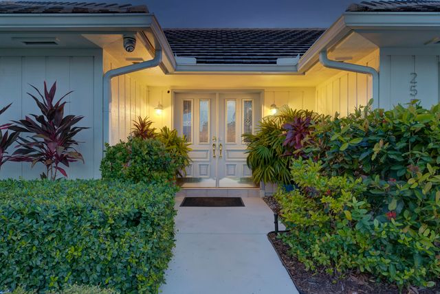 2558 Monaco Terrace, Palm Beach Gardens, FL 33410