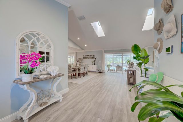 2558 Monaco Terrace, Palm Beach Gardens, FL 33410