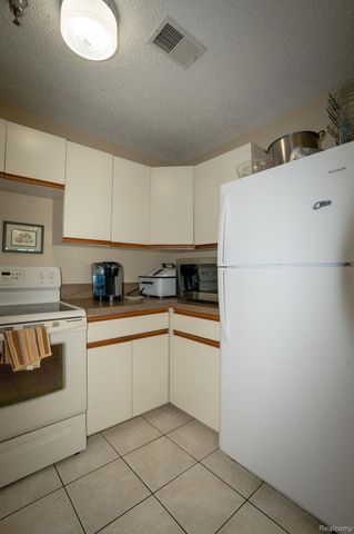 32081 N River Road, Harrison Charter Township, MI 48045
