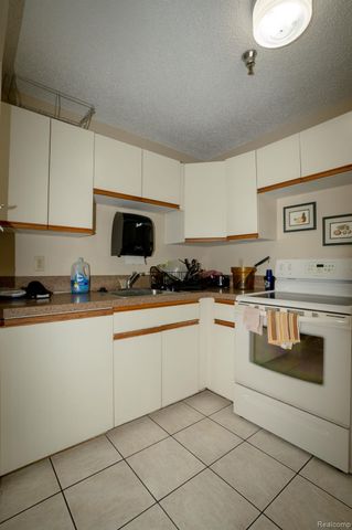 32081 N River Road, Harrison Charter Township, MI 48045