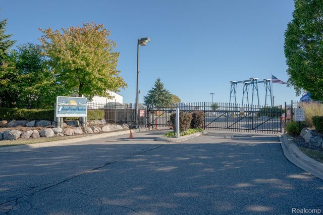 32081 N River Road, Harrison Charter Township, MI 48045