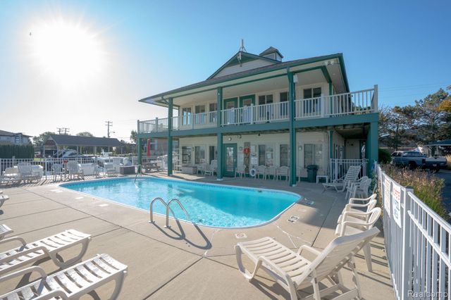 32081 N River Road, Harrison Charter Township, MI 48045