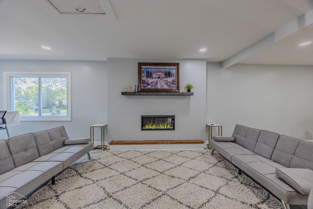 620 Ashland Street, Hoffman Estates, IL 60169