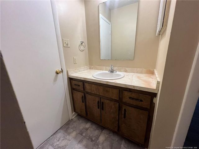 512 Toxaway Court, Fayetteville, NC 28314