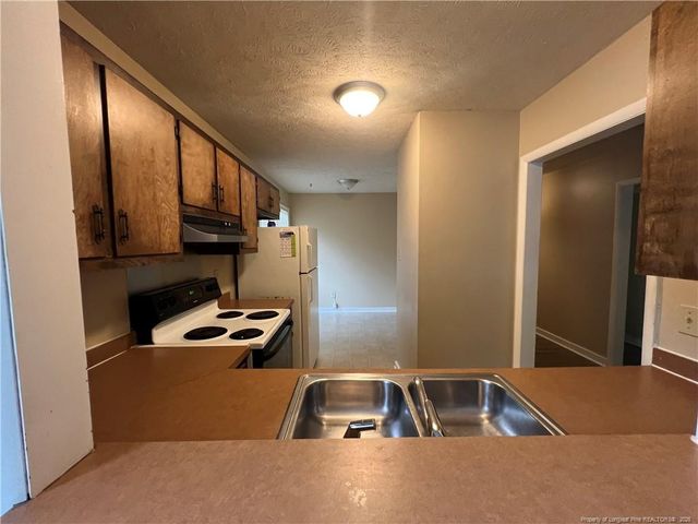 512 Toxaway Court, Fayetteville, NC 28314