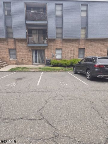 700 Schuyler Ave D-13, Kearny Town, NJ 07032
