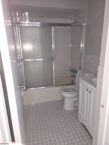 700 Schuyler Ave D-13, Kearny Town, NJ 07032