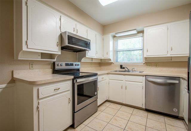 1216 Bryant Street, Benbrook, TX 76126