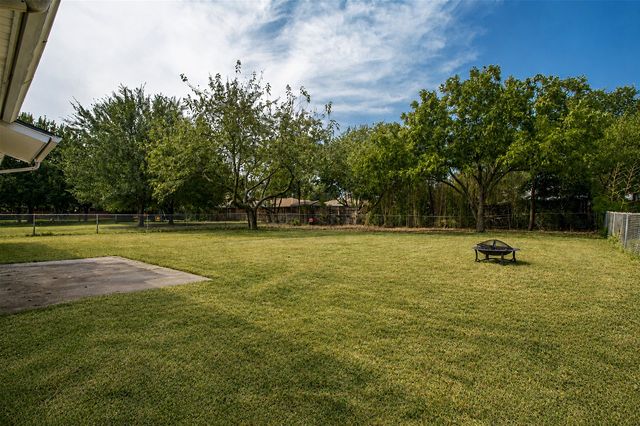 1216 Bryant Street, Benbrook, TX 76126