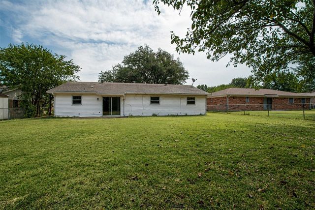 1216 Bryant Street, Benbrook, TX 76126