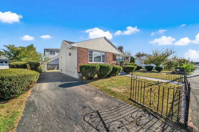45 Sigourney St, Revere, MA 02151