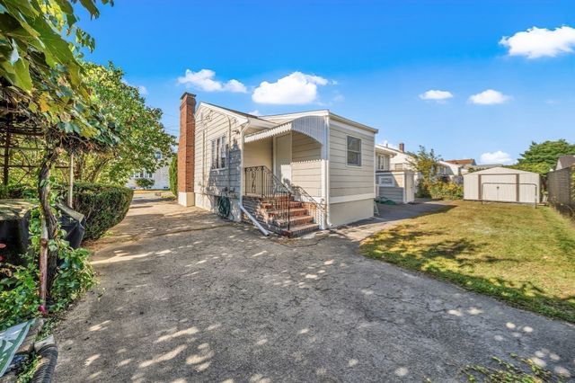 45 Sigourney St, Revere, MA 02151