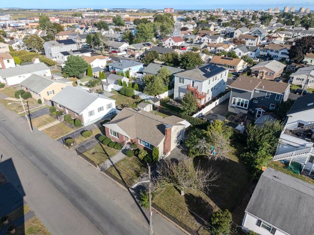 45 Sigourney St, Revere, MA 02151
