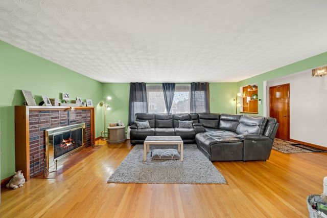 45 Sigourney St, Revere, MA 02151