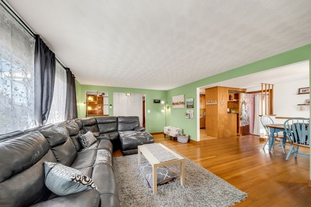 45 Sigourney St, Revere, MA 02151