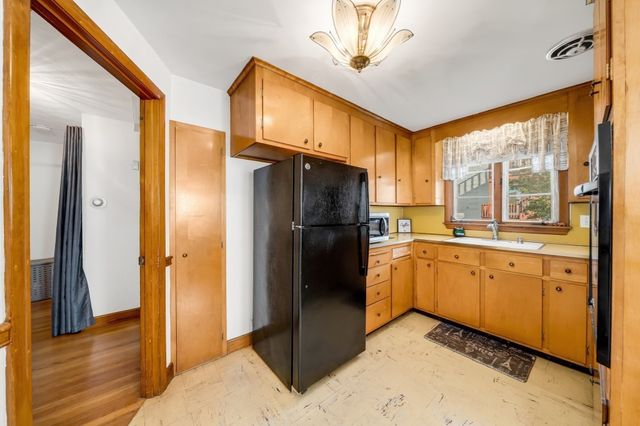 45 Sigourney St, Revere, MA 02151