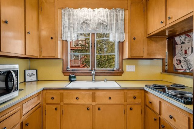 45 Sigourney St, Revere, MA 02151