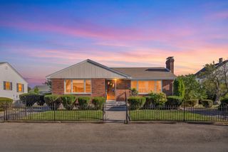 45 Sigourney St, Revere, MA 02151