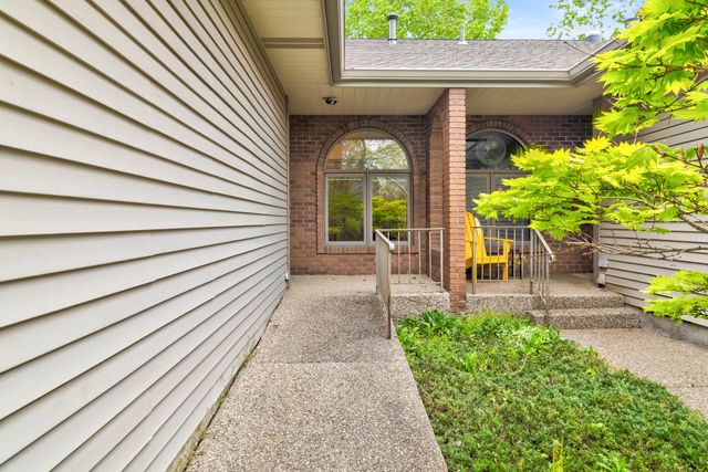 643 Crestview Street 27, Holland, MI 49423