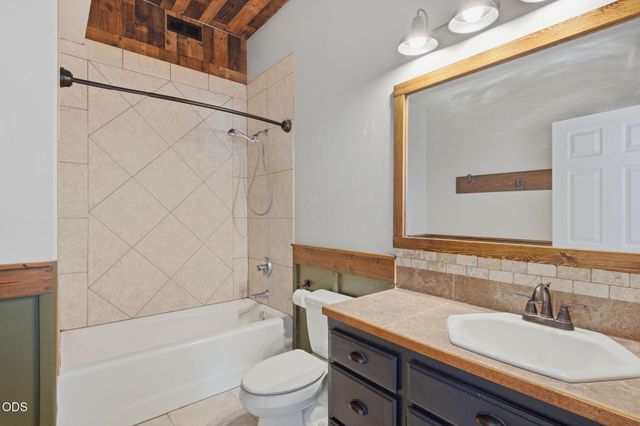 4867 Lower River Road, Grants Pass, OR 97526
