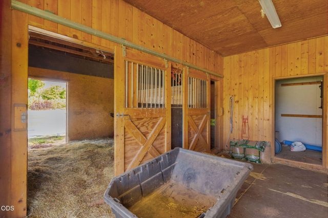 4867 Lower River Road, Grants Pass, OR 97526
