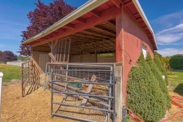 4867 Lower River Road, Grants Pass, OR 97526