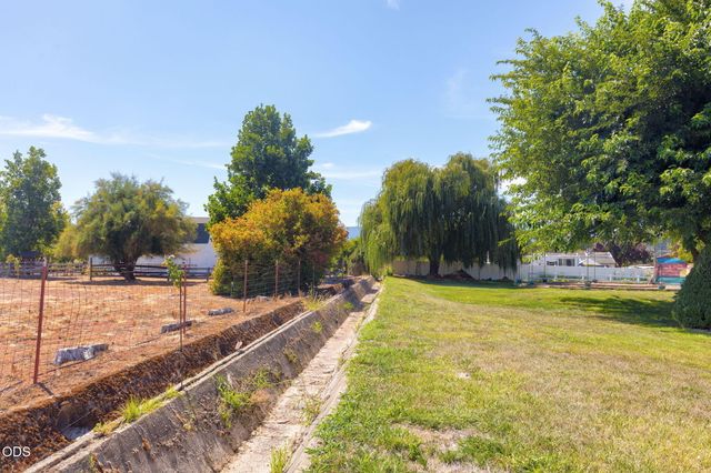 4867 Lower River Road, Grants Pass, OR 97526