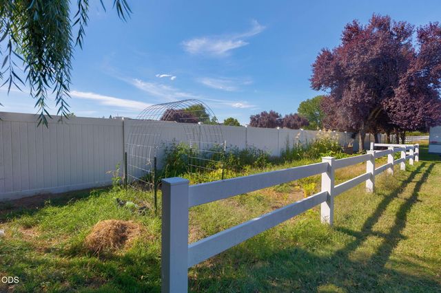 4867 Lower River Road, Grants Pass, OR 97526