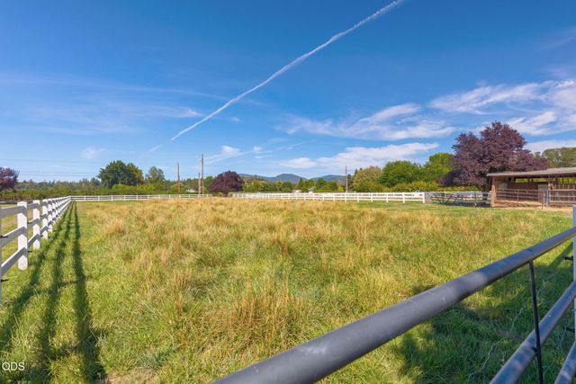 4867 Lower River Road, Grants Pass, OR 97526