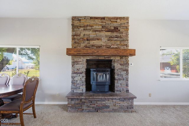 4867 Lower River Road, Grants Pass, OR 97526