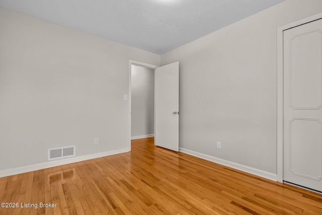 3202 Pomeroy Dr, Louisville, KY 40220