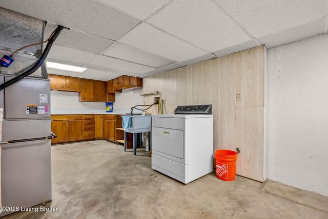 3202 Pomeroy Dr, Louisville, KY 40220