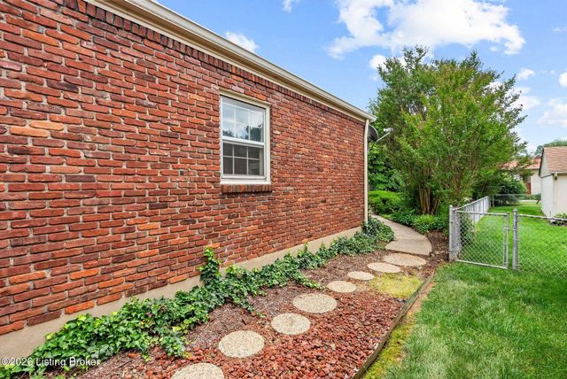 3202 Pomeroy Dr, Louisville, KY 40220