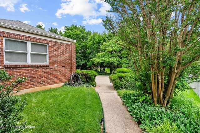 3202 Pomeroy Dr, Louisville, KY 40220
