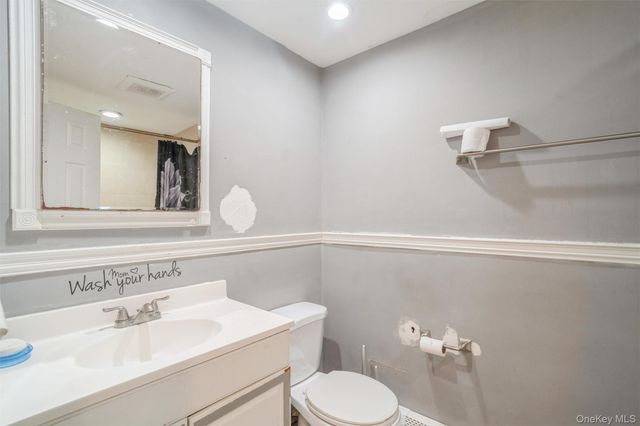 4 Laurel Lane, Shirley, NY 11967