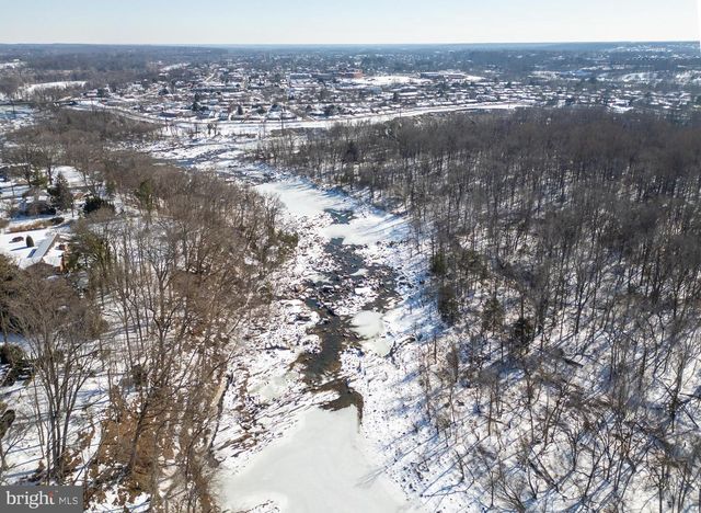 1 WALTER CIR, Fredericksburg, VA 22405