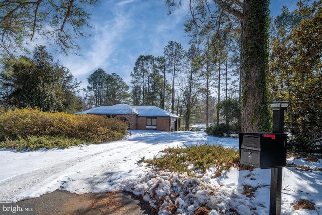 1 WALTER CIR, Fredericksburg, VA 22405