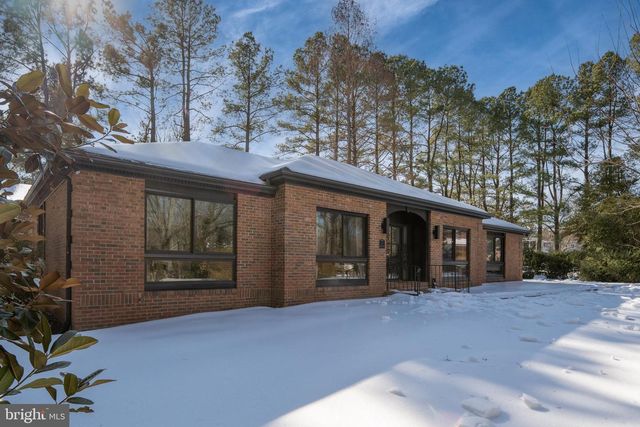 1 WALTER CIR, Fredericksburg, VA 22405