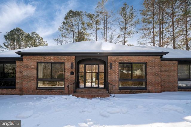 1 WALTER CIR, Fredericksburg, VA 22405