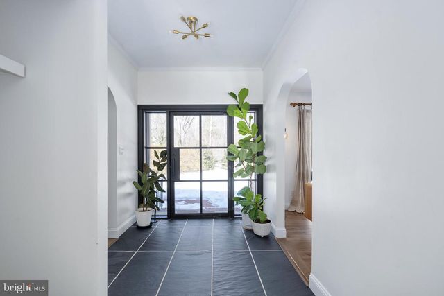 1 WALTER CIR, Fredericksburg, VA 22405