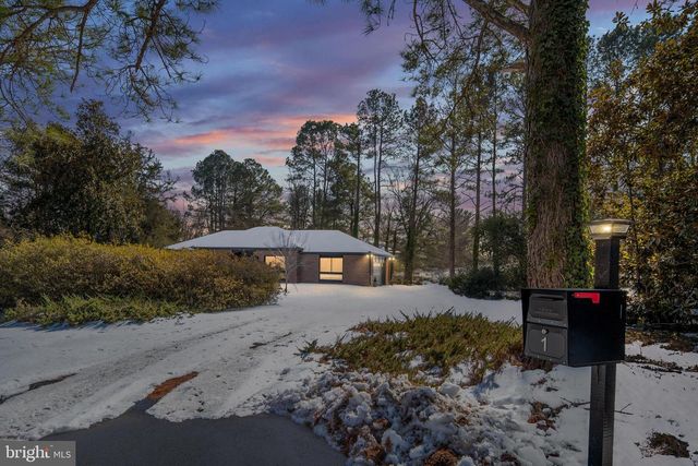 1 WALTER CIR, Fredericksburg, VA 22405